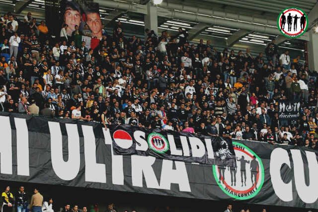 Ufficiale sezione Drughi Ultra' Curva Sud FEDELTA PASSIONE e MENTALITA 
     http://t.co/ThXIr6C2ds     http://t.co/ZNftPTBwOl