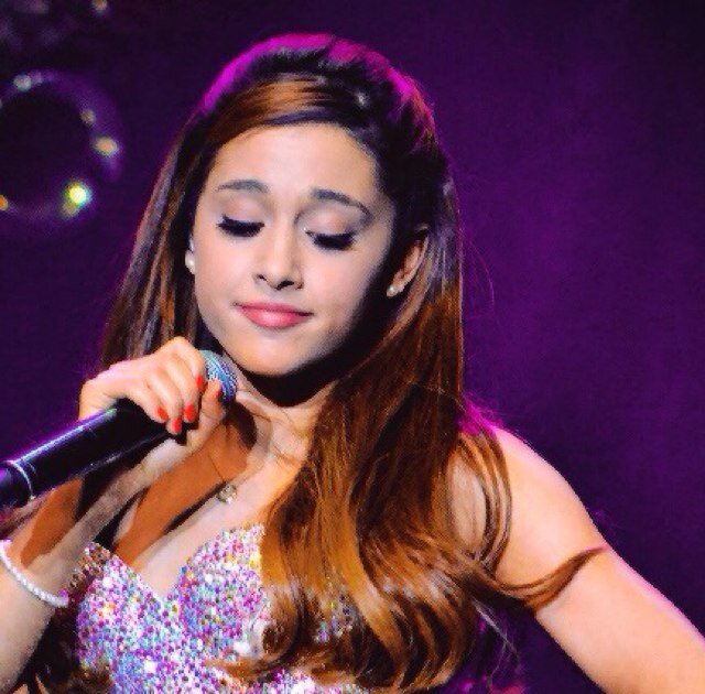Bienvenue sur votre nouvelle source consacrée a la chanteuse/actrice Ariana Grande. Vous trouverez ici facts, news, photos.. les news sont dans les favoris.