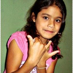 Meu nome é Rebeca , amo meus pais e minha família ♥