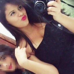 Muito nervosa, muito tímida, muito sonhadora, muito amiga, muito apaixonada, muito louca. Muito prazer, essa sou eu.