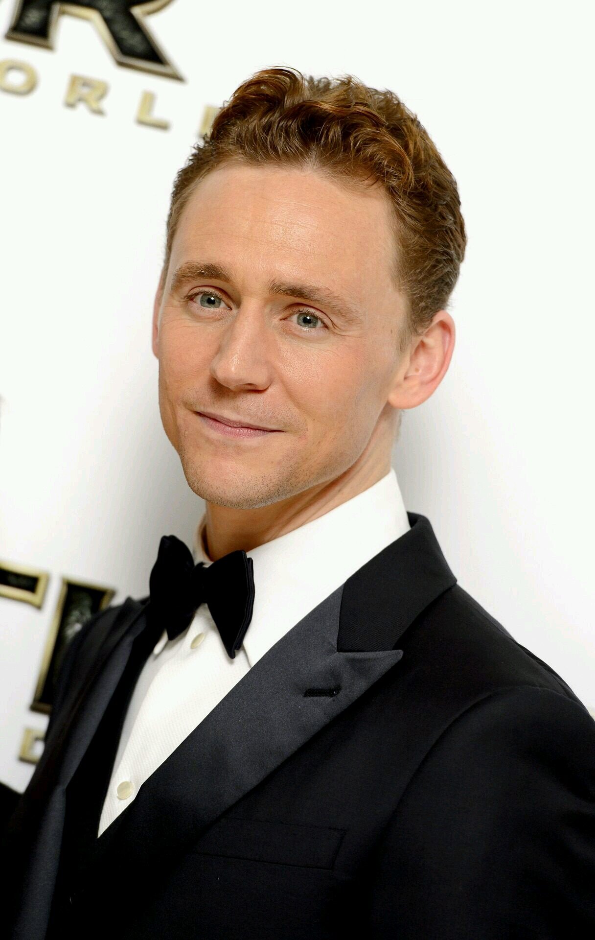 English actor, magic is real muggles. Avenger's dearest enemy. I like to hug Chris H. in my free time. [Rolyaoi] [+18] [English/Spanish]
