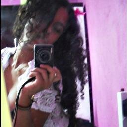 Garotinha  que  te  causa delíriios ... 
Que acima de  tudo  te  faz  bem!!♥