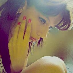 Legal quando tiver que ser,chata,de bem com a vida,bipolar,extrovertida,brincalhona,da paz :D só nao pise no meu calo se nao vai ter#