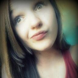 Você pode esconder muitas coisas atrás de um sorriso, mas nunca de um olhar.