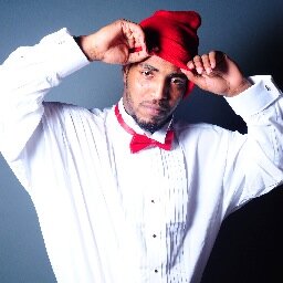 I'm new to Twitter somebody show me some love... #teamfollowback