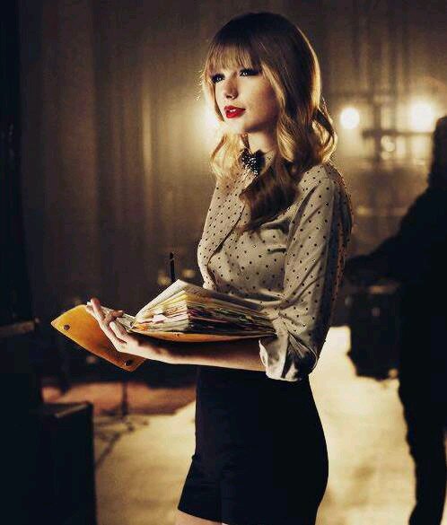 I love you @taylorswift13 to the moon and back ♥