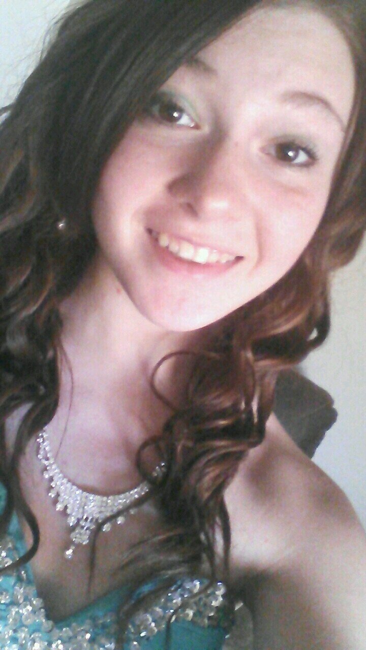 Hey its Bethany! ✌ Im 1⃣4⃣ Follow Me!!