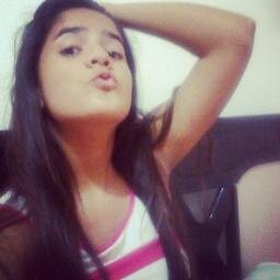 Belieber, Evangélica , 13 anos, chata & feia :)
 @justinbieber My love. #BárbaraEvans #MateusVerdelho #Barteus