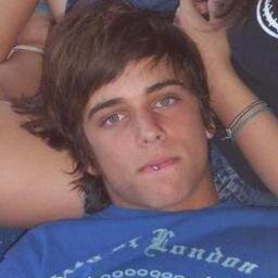 LeonardoGM7's profile picture. Un impresentable más. Adoro la música. Dicen que soy muy buen besador... Libre pensador, si me ponen cadenas, puedo destruirlas.