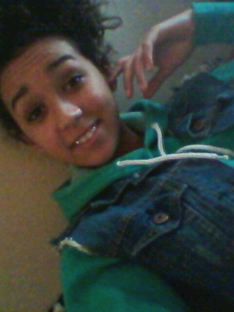 Madison | Lesbian | SHS | Single . kik - madiiirae . instagram - madii_rae |