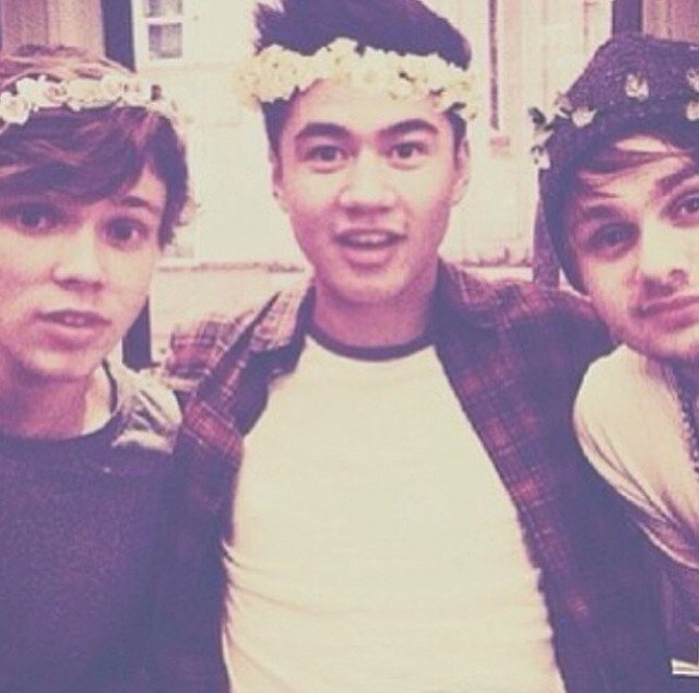 Hey! Free follow from @umxashtonirwin. Now please follow her She'll follow back! :3 thanksx