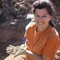 WSJ & USA TODAY Best Selling Author of THE ELEVENTH HOUR TRILOGY & SAVANNAH SWIFT MYSTERIES. Treasure hunter, mosaic artist & grower of Italian olive trees.