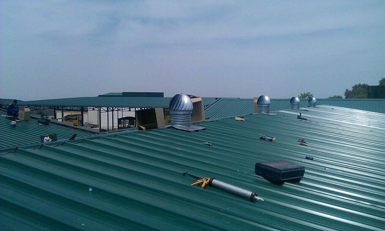 Fabricación y montaje de todo tipo de estructuras metálicas y cerramientos.