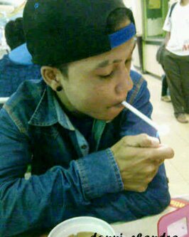 Cinta tak butuh Harta yg aku butuh kasih sayang, gue orang nya seperti AIR mengalir,,,