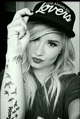 LOVATIC FOREVER LIKES JUSTIN BIEBER IM ALWAYS HERE IF YOU NEED TO TALK