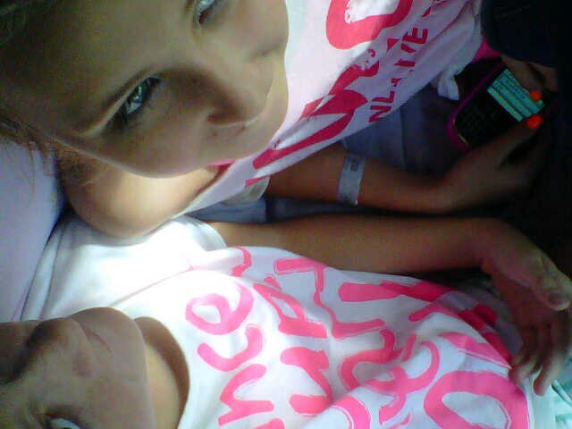 Hey I'm Liandi..I love fashion,sports..and I love to act..and sing...*