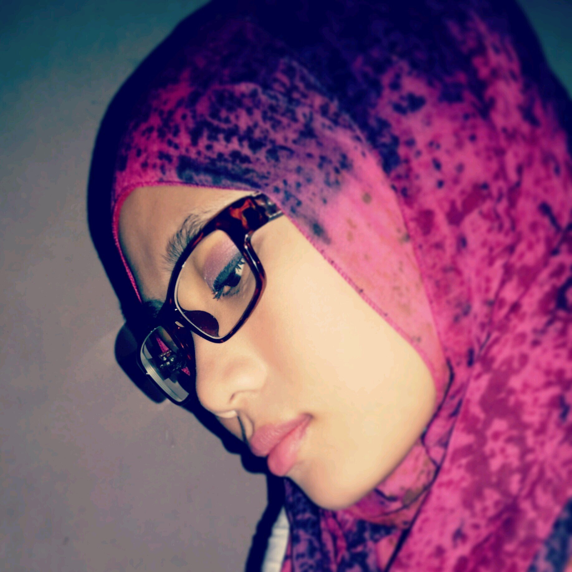 borinrin's profile picture. Perempuan, duapuluh sekian, suka keliling kota sambil menggendong ransel dan kamera. Tak hanya ingin mengenal Indonesia dari Wikipedia