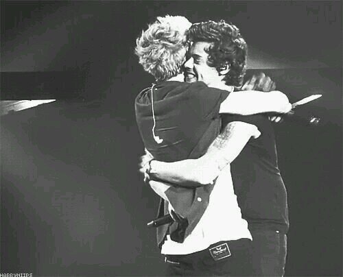 Del 2000|Atrevete a soñar|Que tus ojos marrones superen los verdes y azules.Directioner |Mixer| Mikelera |Camprera ♡