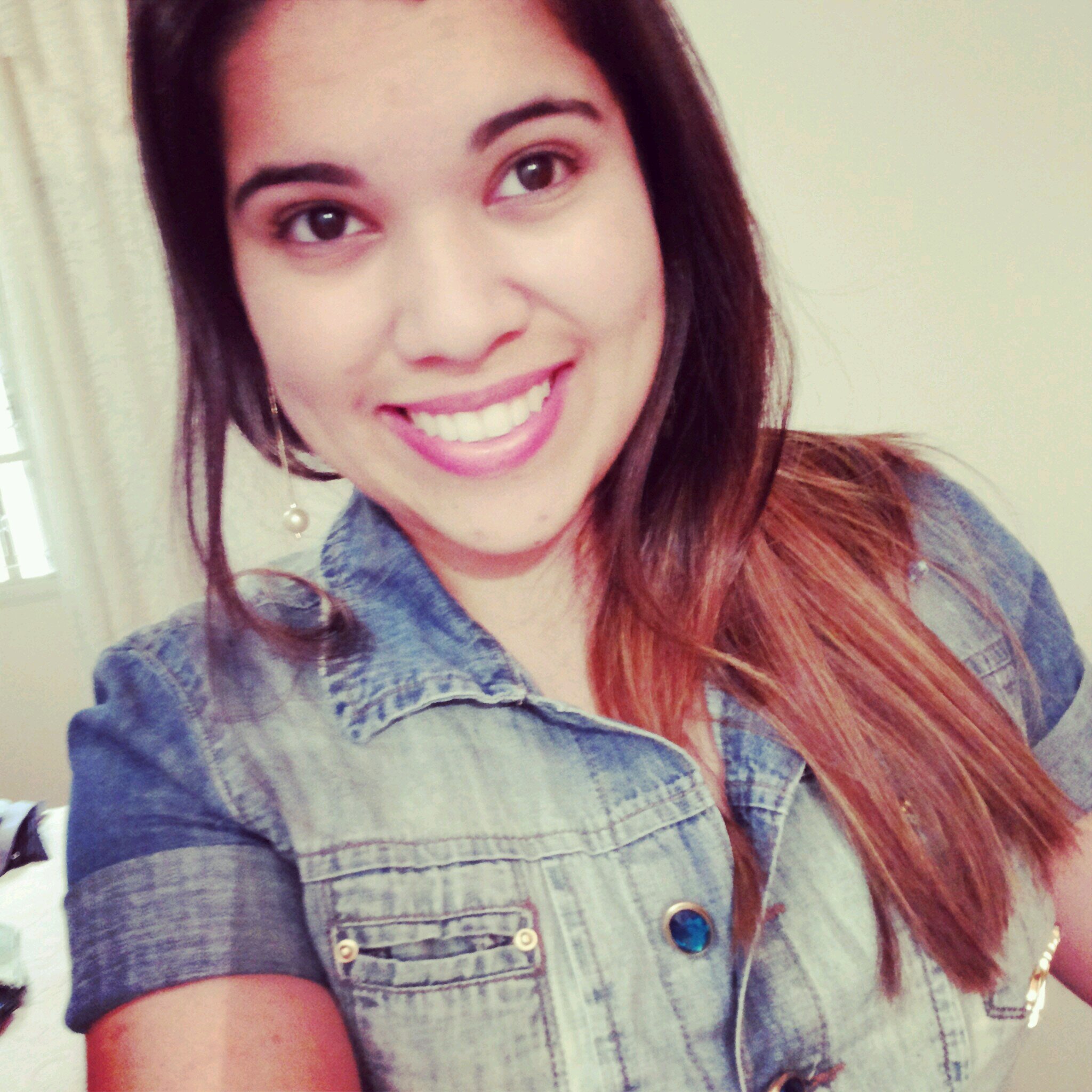Pare de procurar satisfazer as pessoas para se sentir bem. Quem é bom mesmo, não precisa da aprovação dos outros. É feliz por si só!
