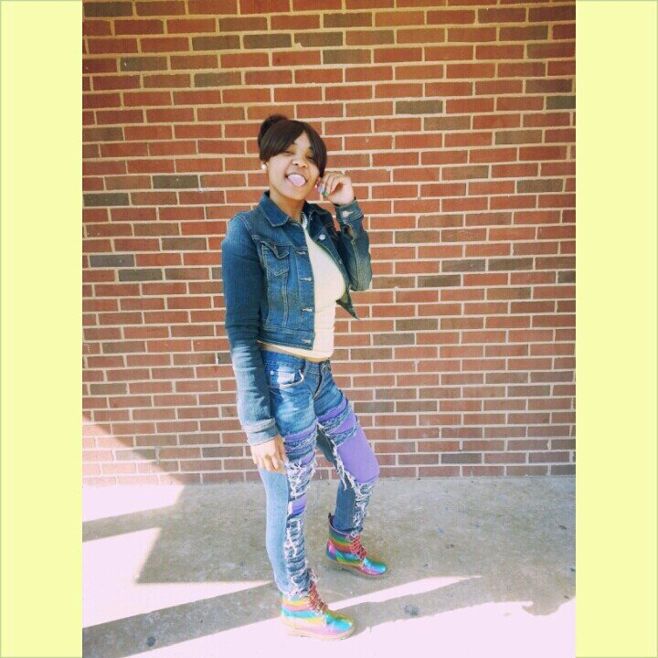 Pretty girl with a cold heart, life is like a script she's just playin' her part ♡
truuuuu(;