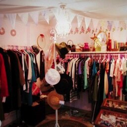 Visit the Geranium room @ Rosehurst {239 Boom Street, Pietermaritzburg} for previously loved retro and vintage clothing, accessories and knick-knacks...