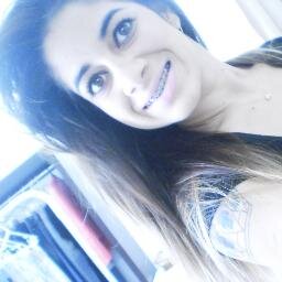 Muitas pessoas perdem
as pequenas alegrias enquanto
aguardam a grande felicidade. ;) :*