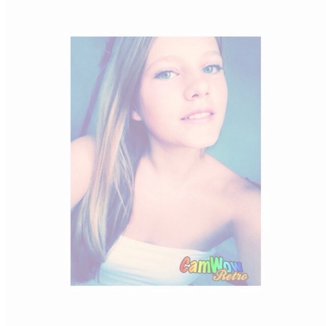 Hooooooi.... Even zeggen dat je mn beste nichtje bent (al ben je ouder maar wel dwergje) en het altijd L0L met jou is!!! Houd van je doei!!! Xxx ~