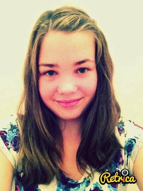 Heey, I'm Ella ♥ i live in Belgium Follow me and i follow back :)