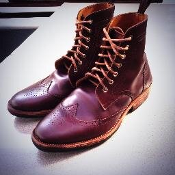 Tiap jenis sepatu beda treatment-nya, dan kita bisa nge-handle semuanya. Sepatu kotor dijemput, sepatu bersih dianter! Contact Us: 085720546406 (HQ) est.2012