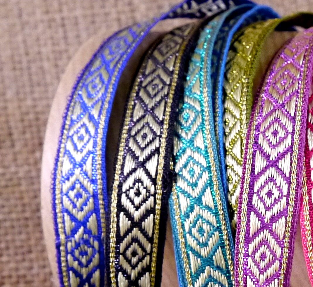 Purveyor of fine indian ribbons, trim and other haberdashery for all your sewing and knitting needs :).