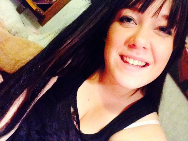 Hey my name is Sara and im from sweden! Im born in the december year 95 :* follow me for pic and fun status uppdate :)