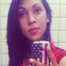 E por trás de cada sorriso existe uma lagrima, uma lagrima que quer ser esquecida e apagada da memoria de cada um…