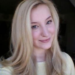 Deppin von Nebenan, sprachenbegeistert, lacht laut über die dümmsten Tweets und wirkt dadurch im öffentlichen Leben leicht grenzdebil.