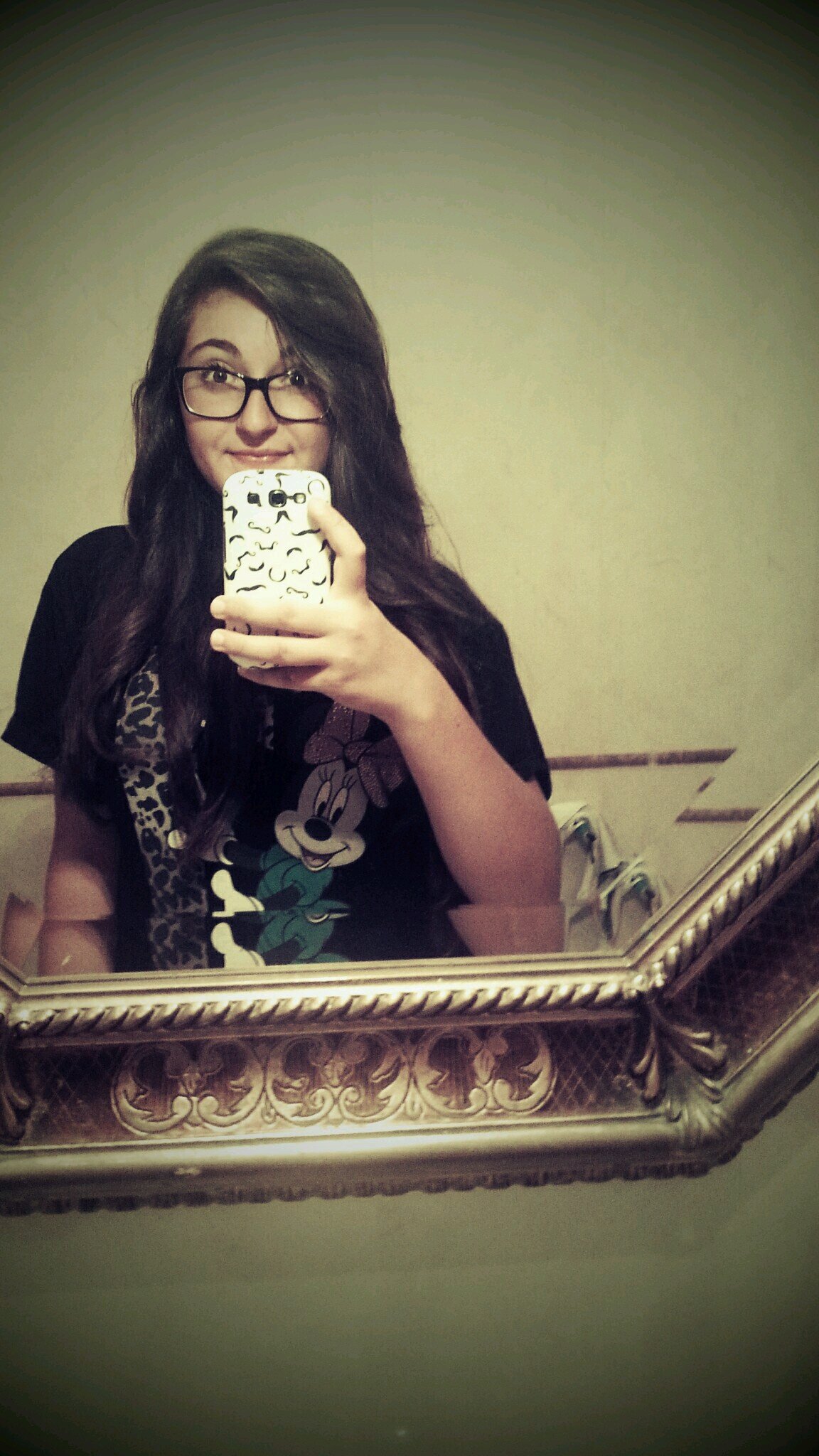 My name is Antonella, I'm 14 and I live in Italy...I'm an italian directioner.. One Direction Are My Dream♥