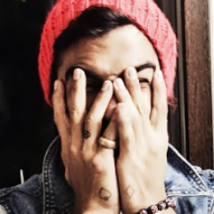 A distância pode até impedir um abraço,um toque,um beijo,mas ele me explicou que o que eu sinto é de verdade , e é amor ♥  Since:13/05/2012