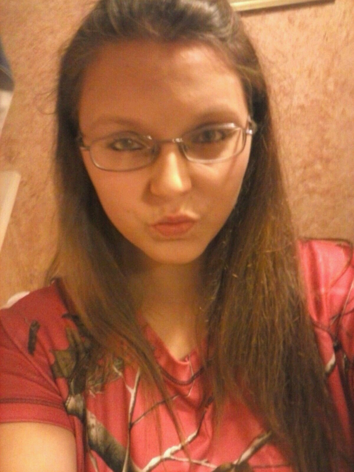 im 18. i love to listen 2 music and i want 2 meet and make new friends. I'm single