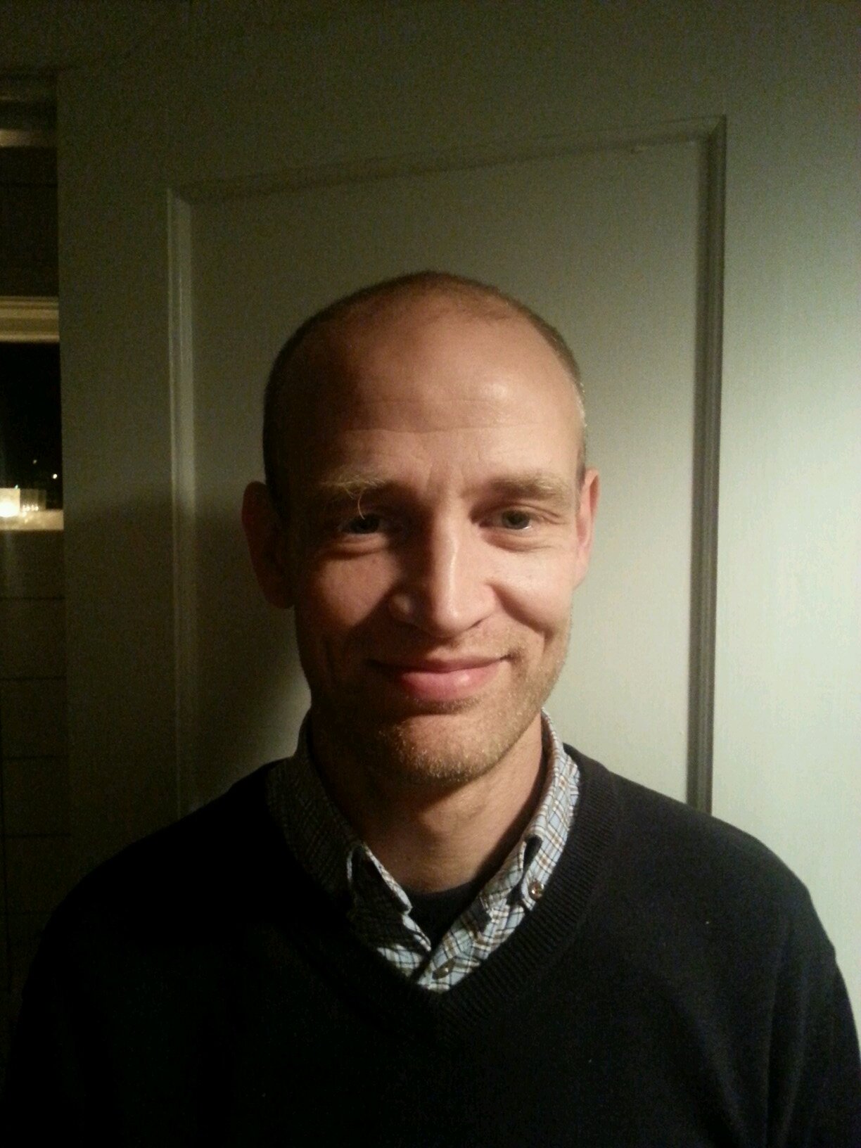 Far till tre, gift med en dalkulla. Ledare för Evangeliska Frikyrkans Sverigeprogram. Intresserad av sport i nästan alla former.