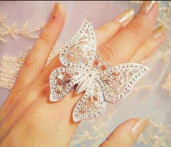 monaa28m's profile picture. 