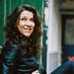 #Chanteuse #danseuse #ChansonFrançaise
contact@laureprechac.com