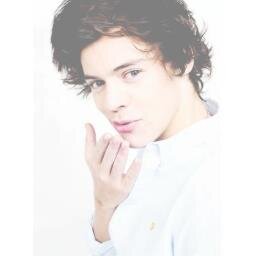 @Harry_Styles you saved me, thank you, you're my escape, my life, my oxygen.
One Direction || Ed Sheeran || Taylor Swift