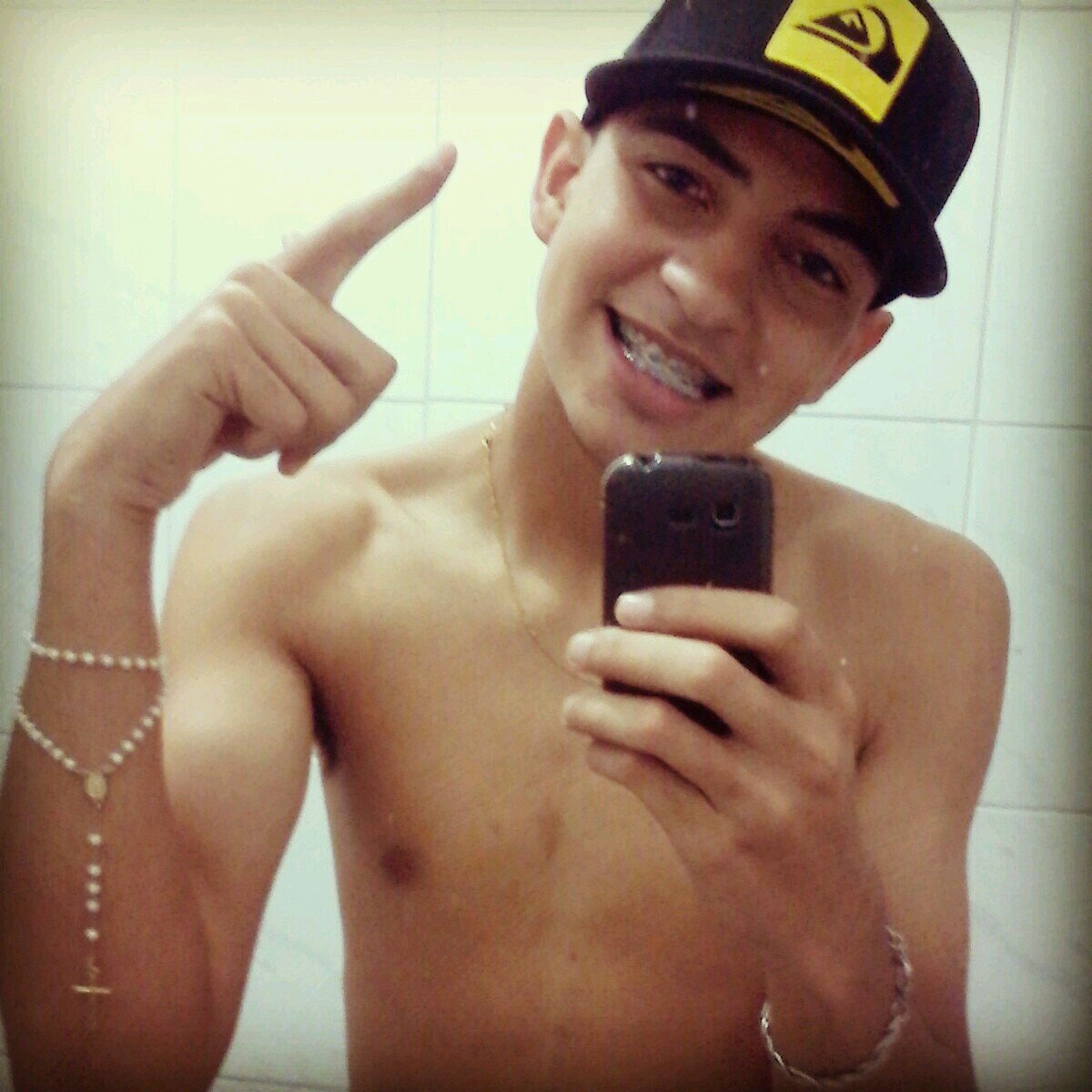 VIVER e FORGAR , FORGAR e VIVER ta estressado porque , vamo com o bonde CAIR PRO ROLE ??