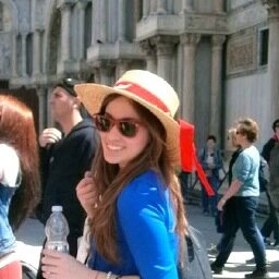 Licenciada en Administración y Dirección de empresas en Valladolid.  Ex-erasmus en Suecia, viviendo en Munich.