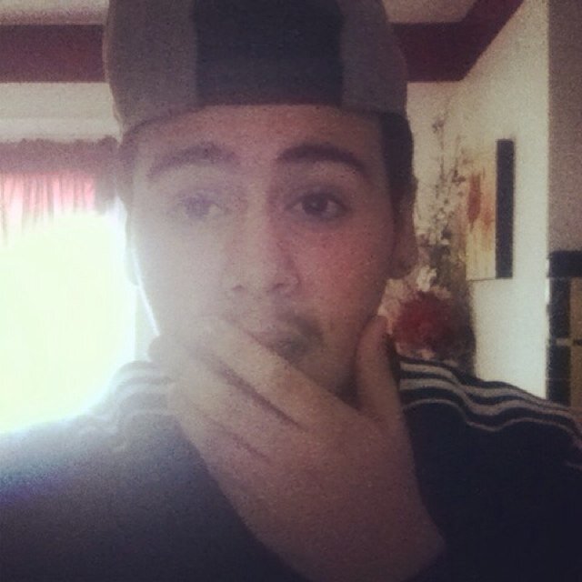 15  single  , sophomore  ! Football & basketball  are life !  & Follow me ! Ill follow back ! Dont follow to unfollow ✌
