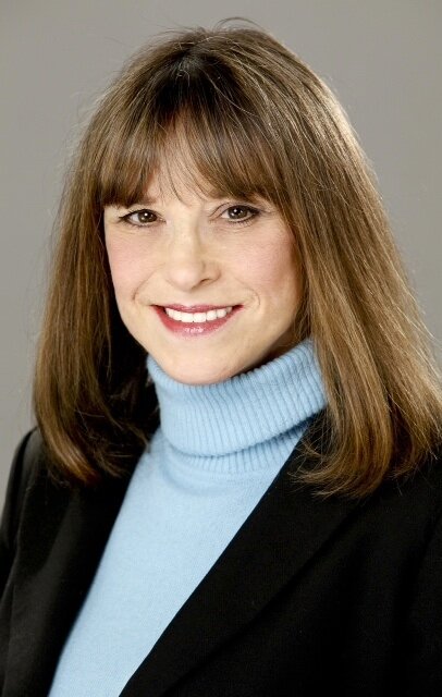 I am a licensed real estate agent with 30+years of experience in Manhattan & CT  I am licensed with R New York in NYC. and able to refer worldwide.