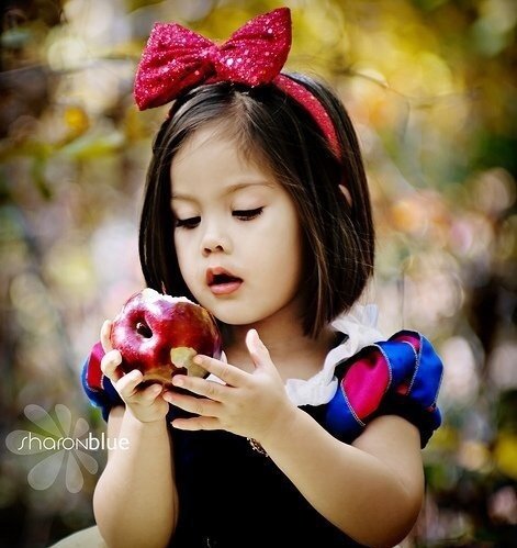 I wittle Amelia ♥ I wuv my bwest fwiend @TheBlueSea_ ♥ I four *holds up five fingers* ♥ Me wike to pway ♥