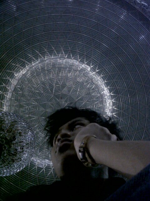 •Hendra Wahyu Santosa •Ekonomi dan studi pembangunan UM' 12 •Lettergood clothing