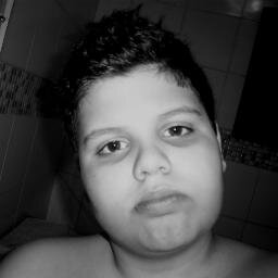 Jogo LoL Mas Nao Sou Profissional....Toco Guitarra....Curto Um Rockzinho Maroto e Tal's