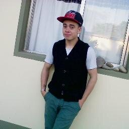 Creo en la vida, en la noche, 
 en tu alma y no creo 
 en todo lo demás. 
 Creo en tu estrella, 
 en aquella que busco 
 en mi sueño mejor 
 para poder luchar.