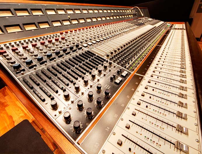 Revolution Recording is a superb recording studio located in the heart of Toronto, dedicated to the highest possible standards in music recording.