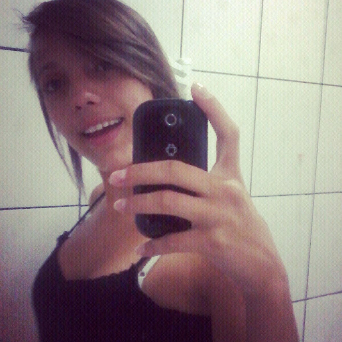 Prettin desse jeito cê me deixa louca,  tomando coragem pra beijar a sua boca (8)